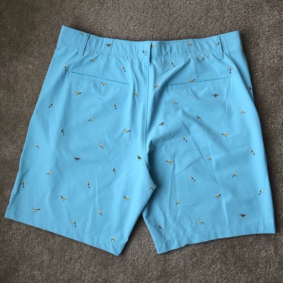Under Armour Men’s 38 Golf Printed Storm Shorts in Light Blue w/Yellow Birds - Picture 12 of 14